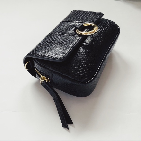 $29SALE💚Mimi Black Vegan Snake Skin Fanny Pack - Picture 5 of 8